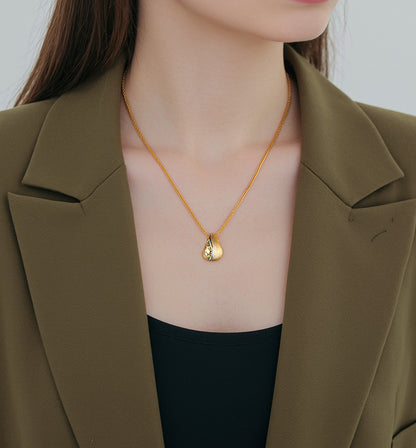 Two-Tone Teardrop Pendant Necklace