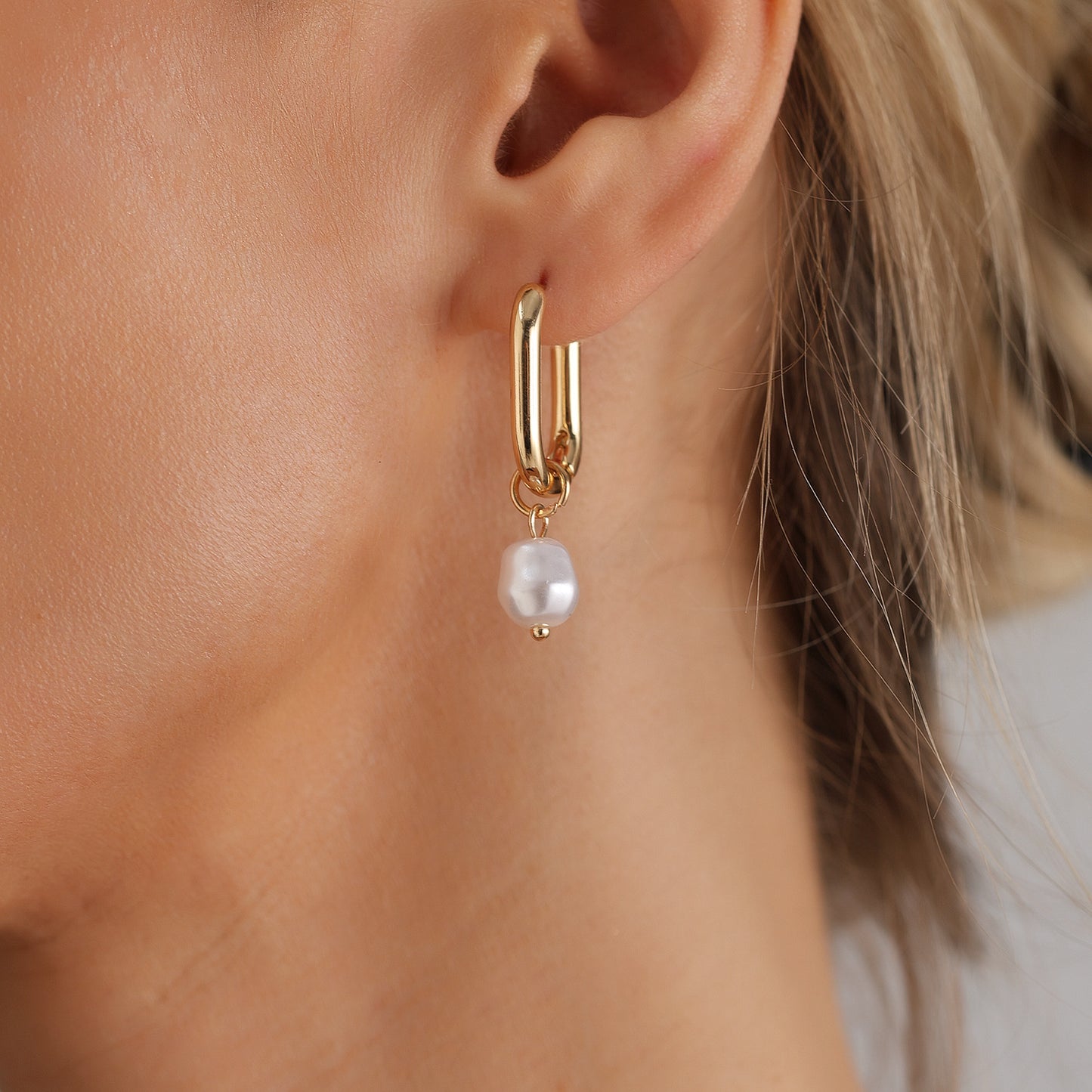 Asymmetrical Pearl Pendant Ear Clip Earrings