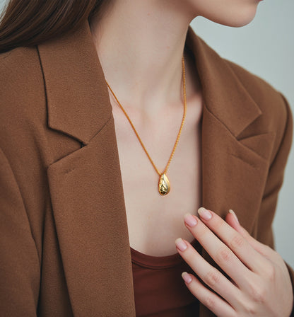 Two-Tone Teardrop Pendant Necklace